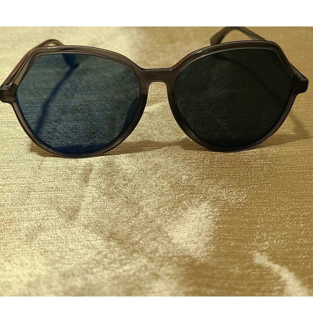 ‼️ON SALE ‼️Authentic Fendi Amor Letters Sunglasses